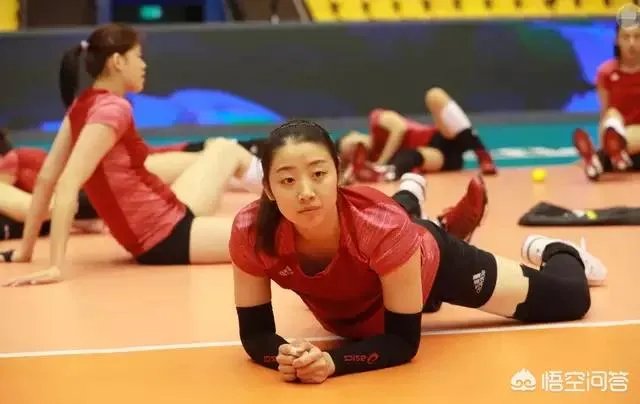 天津女排有些天才队员，拿过多次国内冠军，为什么入选国家队员在国家队成为替补？