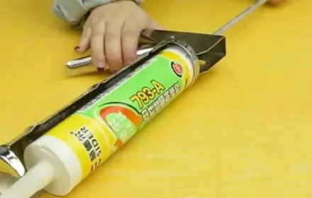 玻璃胶怎么使用