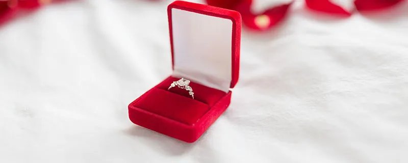 中指戴戒指说明什么