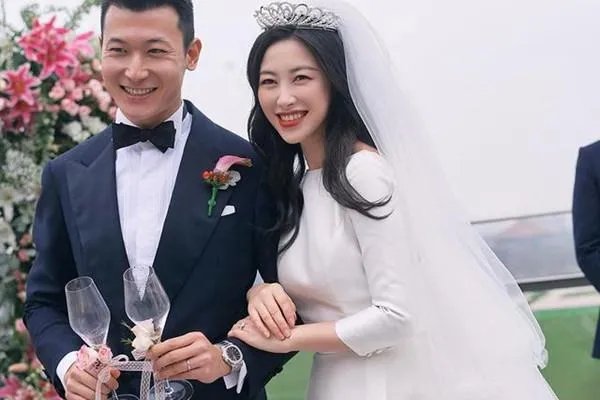 “将门名女”朱珠低调结婚，背后有何大瓜？