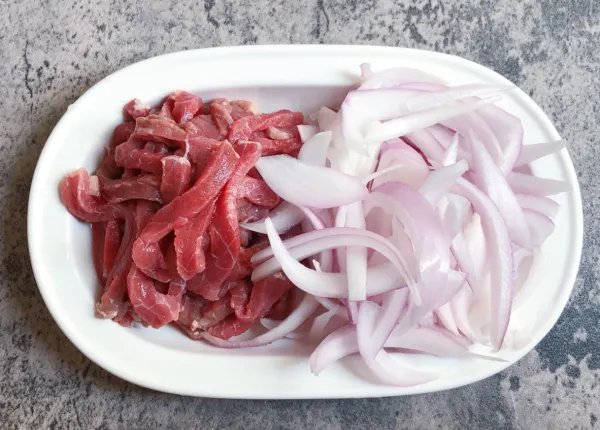 洋葱炒牛肉的做法