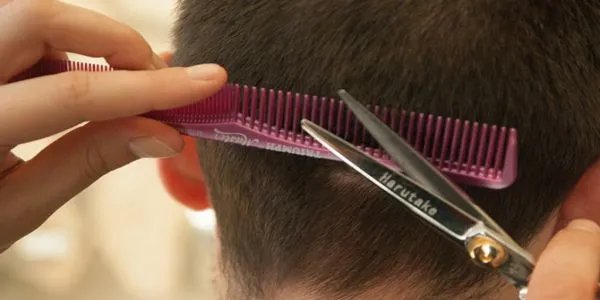 晚上梦见理发预兆什么 梦见理发是什么意思