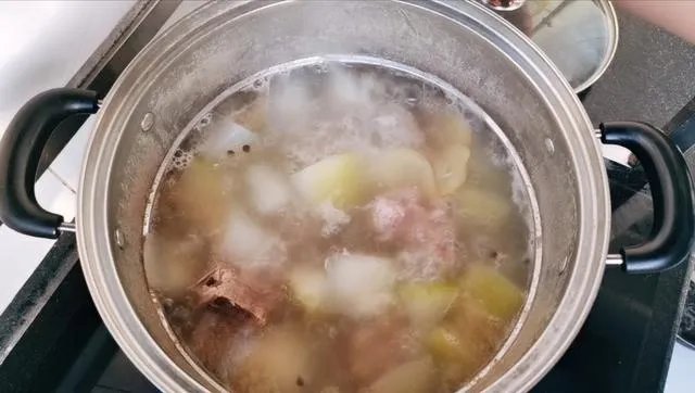 冬瓜排骨汤怎么做？