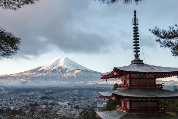 日本多大面积相当于中国哪个省?