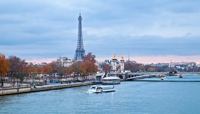 埃菲尔铁塔在哪里 埃菲尔铁塔简单介绍