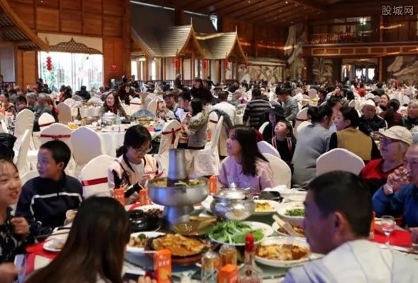 徽州宴老板娘公开道歉了吗 邹某个人资料身价引关注