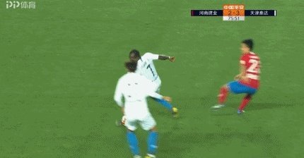 狂奔70米！阿奇姆彭利用速度连过4人完成破门！拉拽，飞铲都挡不住，你怎么看？