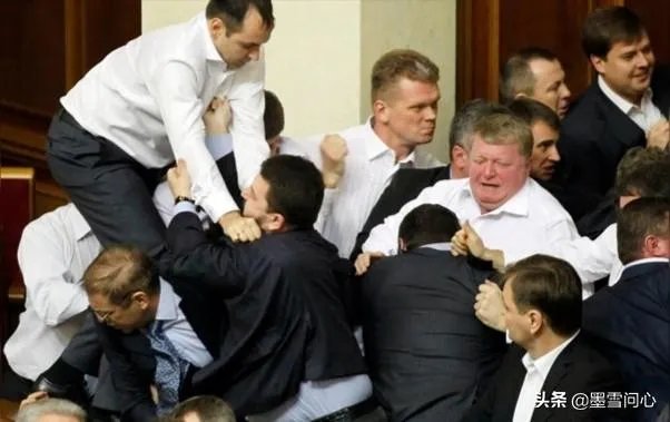 土耳其议会爆发激烈冲突，数十名议员参与“混战”，你们怎么看？