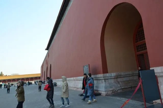 北京大风,故宫午门部分墙皮被风吹脱落,你怎么看?