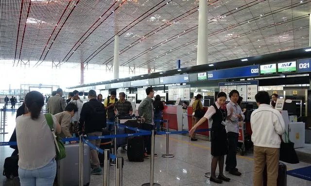 掩护孩子乘机逃票网易