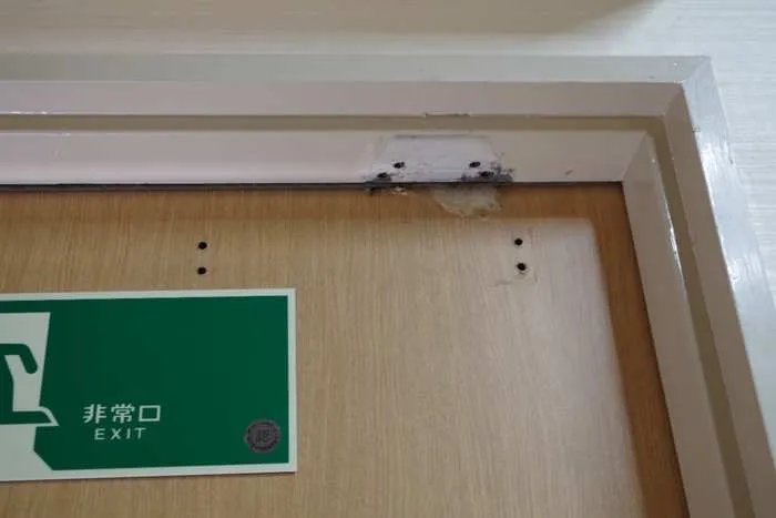 如何自己动手安装闭门器？