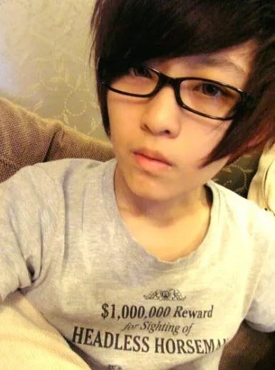 网络红人亚亚 跟华华长得好像怎么区别啊