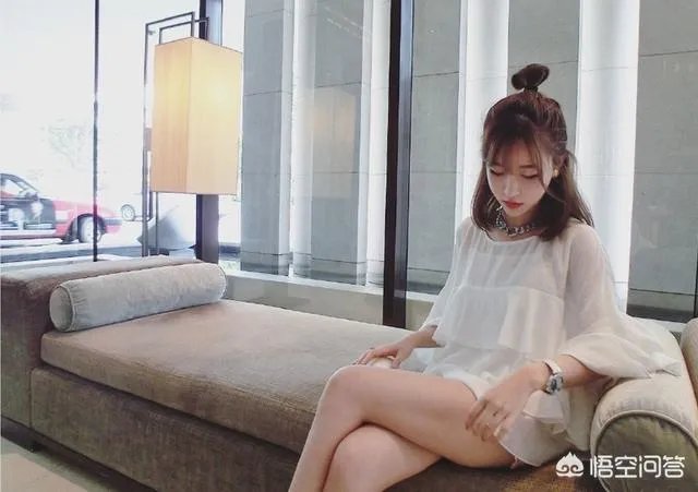 王思聪前女友上快本,被网友吐槽本人与照片不符,又去整容了吗?