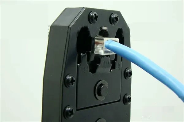 网络电缆被拔出是什么意思，要怎么解决？