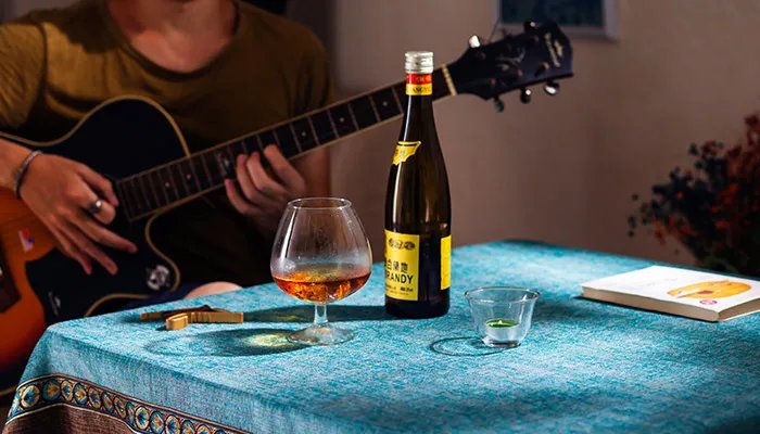 所以暂时将你眼睛闭了起来歌词