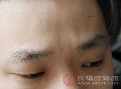 去除眼部皱纹的方法