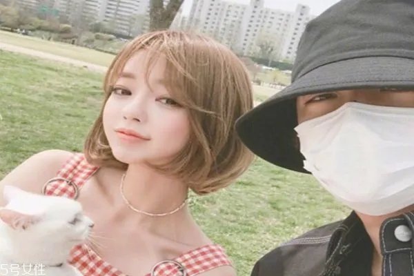 什么是青木亚麻灰发色 闷青灰和青木亚麻灰是一个色吗