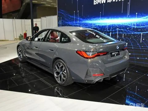 2022款宝马i4正式上市,哪一款更值得入手?