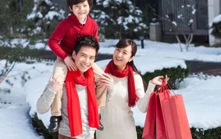 刘诗诗吴奇隆一家出游，生活该如何给孩子带来欢乐？