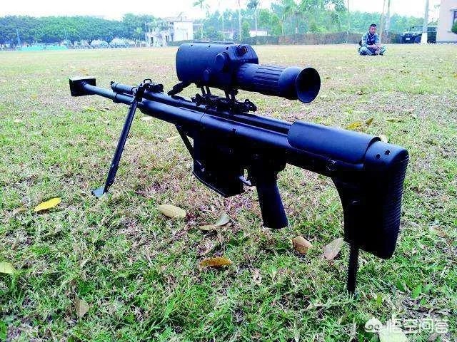 中国的10式狙击步枪使用的瞄准镜为什么那么大，有什么优点吗？