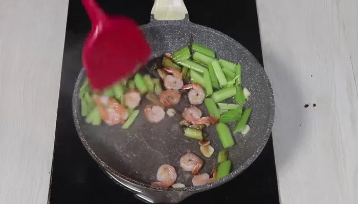 芹菜炒虾仁的做法 虾仁炒芹菜的家常做法