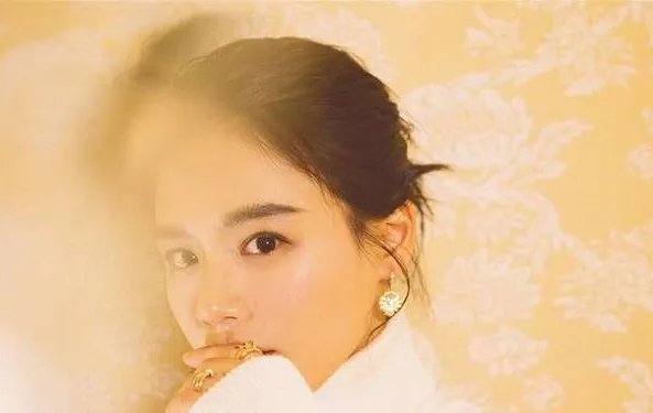 马思纯是什么背景