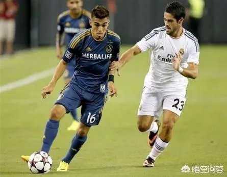 伊斯科跟贝尔的位置冲突吗？媒体都说伊斯科要取代贝尔，伊斯科能踢右边锋吗？