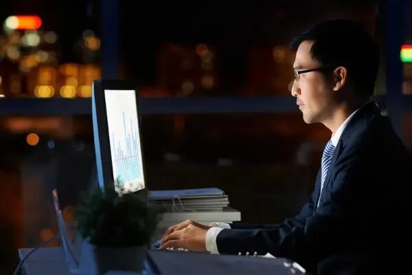 007工作制是每天不用睡觉吗，不是(随时保持在线状态)