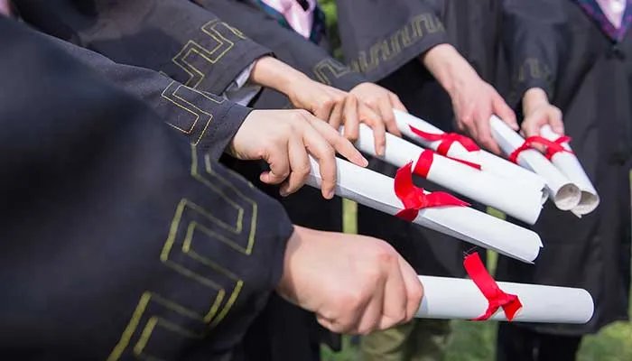 应届毕业生是什么意思