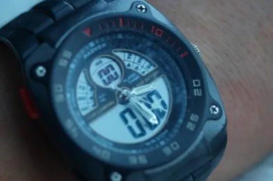 石英表和电子表的区别