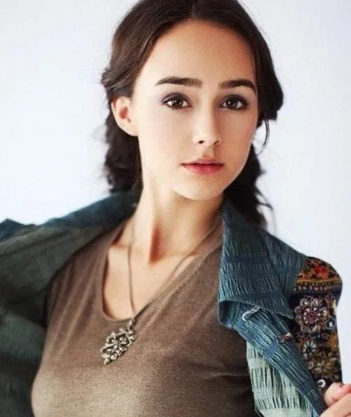 女神般的存在！巴西14岁清纯嫩模写真大放送