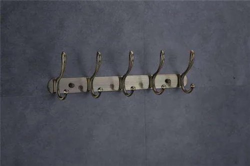 无电钻怎么在墙上打孔