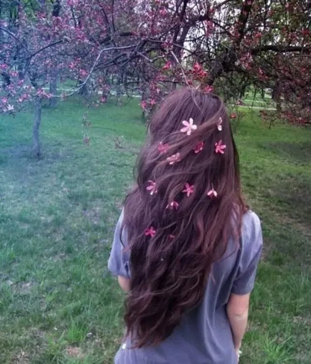 有哪些好看的女生背影头像分享吗？