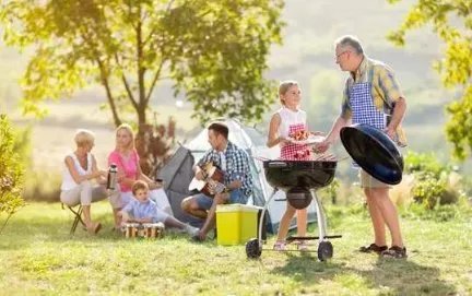 刘诗诗吴奇隆一家出游，生活该如何给孩子带来欢乐？