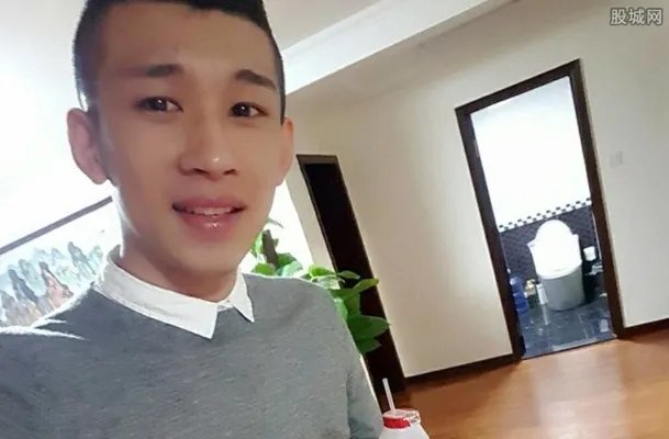 mc李天佑家庭背景揭秘 女朋友曝光是一位大美女