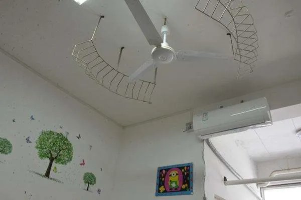 空调室内机漏水怎么回事