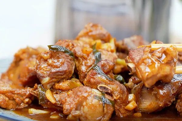 红烧排骨的家常做法 怎么做红烧排骨