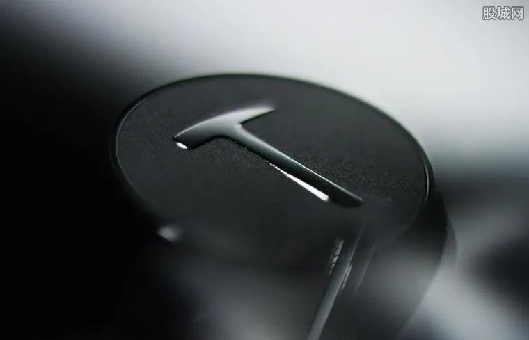 锤子回应镜头刮花 涂层损坏可换新机引争议