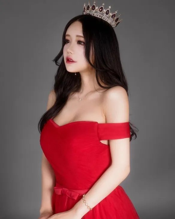 妩媚动人的性感尤物！熟女系岛国小姐姐白田まい美照