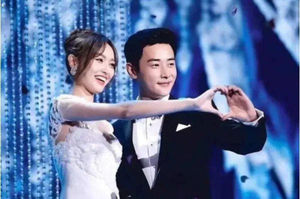 罗晋唐嫣牵手下班图曝光,他们的感情究竟有多好?