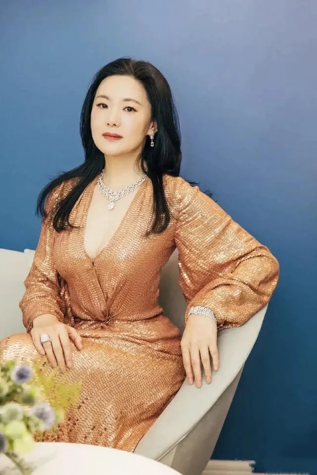 演员咏梅写真图片？