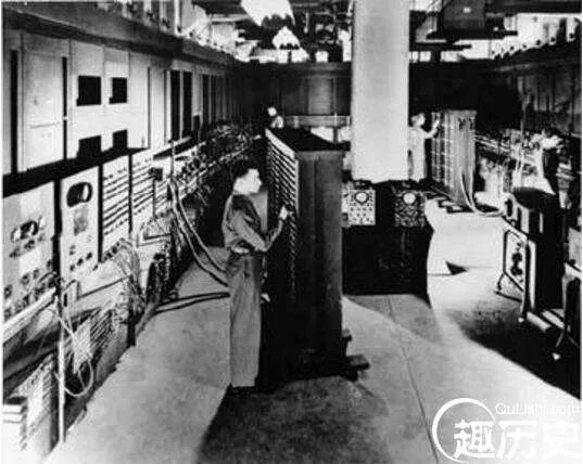 世界上第一台计算机诞生，1946年诞生的ENIAC(重30吨)