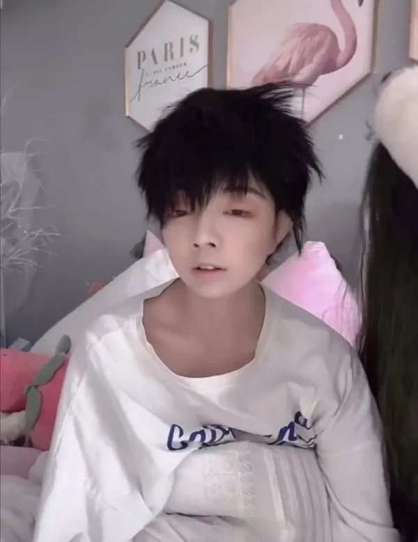 王奕萌又对自己做了什么？