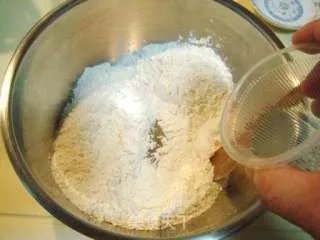 传统古法制作“樟茶鸭”