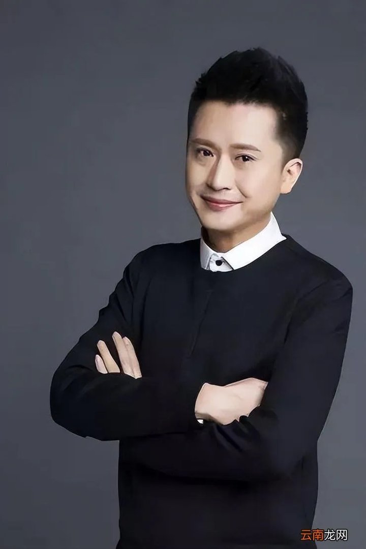 杨帆老婆一家三口的个人照片 杨帆妻子简历简介