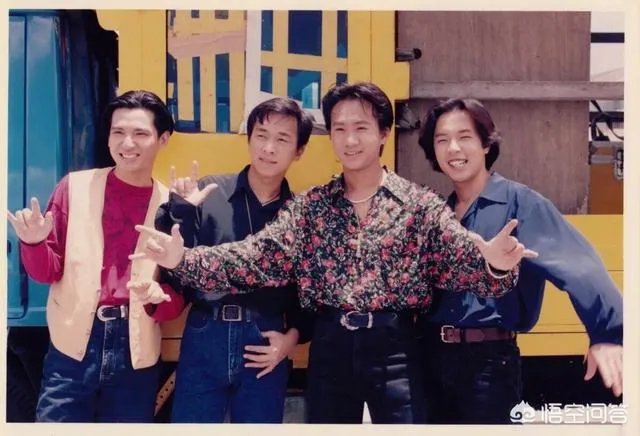 黄家驹一共出了多少首歌曲？