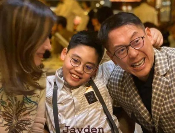 李嘉欣晒夫妻合影庆老公生日，李嘉欣的状态怎么样？