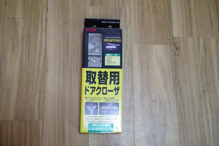 如何自己动手安装闭门器？