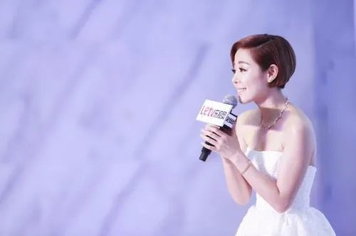 安又琪十周嫁出去大放光彩     网友质疑意义何在