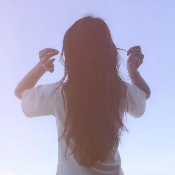 有哪些好看的女生背影头像分享吗？